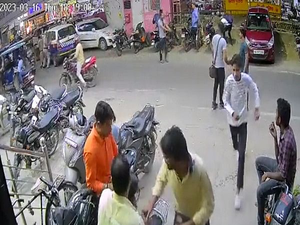 Delhi: Man held for roaming with knife, pistol