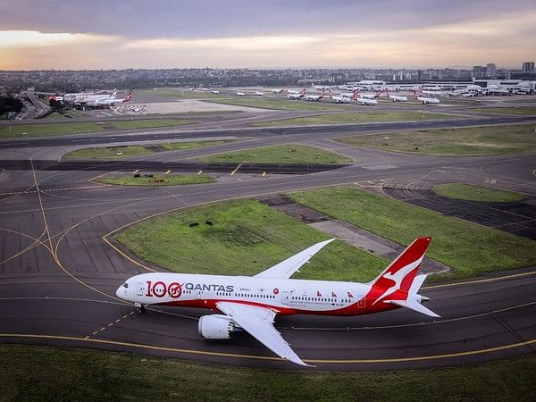 Australian aircraft Qantas flight crews warn of radio interference, GPS jamming from Chinese warships