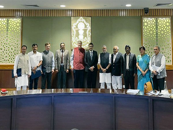 sushil-modi-led-house-panel-interacts-with-cji-chandrachud-on