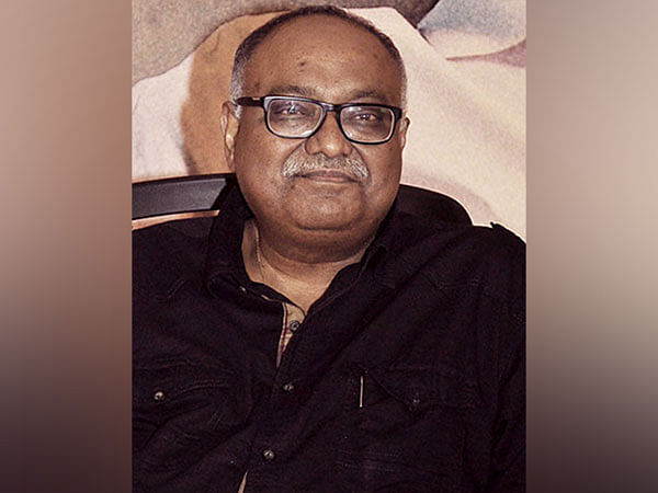 Veteran director Pradeep Sarkar cremated in Mumbai, Deepika Padukone, Rani Mukerji pay last respects