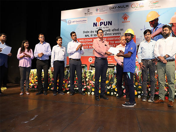 Central Vista's certified workmen awarded under NIPUN scheme organized by NAREDCO