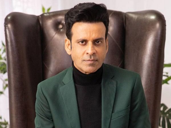 Manoj Bajpayee shares pictures from his theatre days, take a look