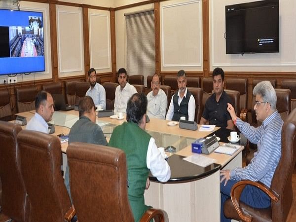 J-K: Atal Dulloo seeks priority movement of fertilisers, fruit-laden ...