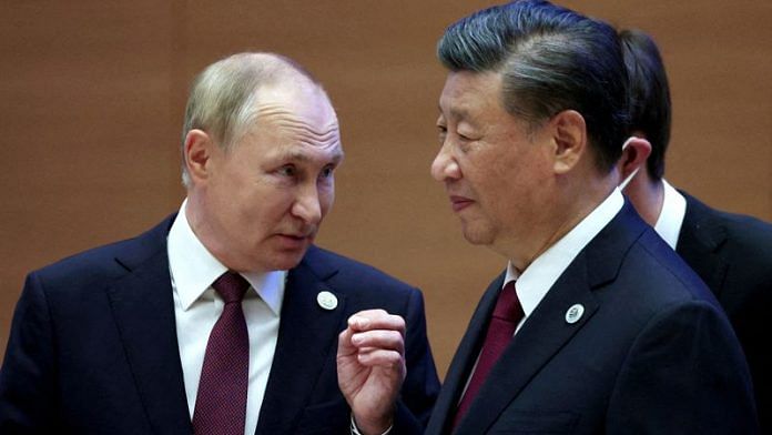 Russian President Vladimir Putin speaks with Chinese President Xi Jinping | File Photo: Reuters