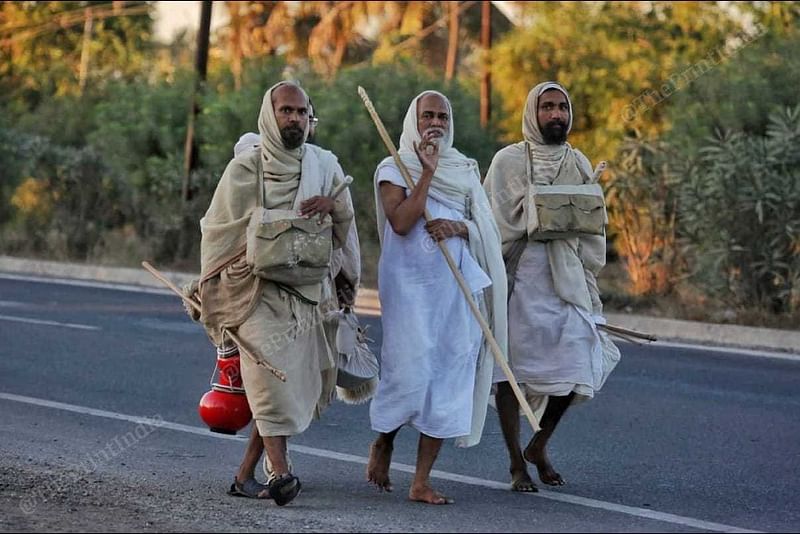 Acharya Rashmiratnasuri (centre) with others Jain sadhus walking on the road | Praveen Jain/ThePrint