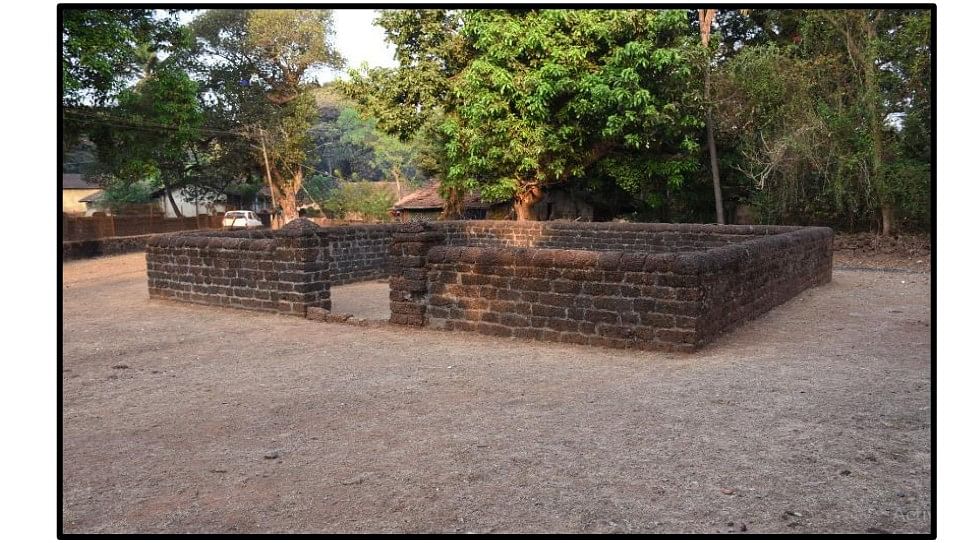 Graves of John Albert Cope and Henry Gassen located on Manki-Kumta Road, Uttara Kannada district, Karnataka. These graves have no archival value nor national importance as per the report | PM-EAC report