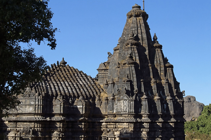 The Neminatha temple at Girnar, commissioned by the Jain merchant Sajjana, a general of the 12th-century Chaulukya king Jayasimha Siddharaja | Commons