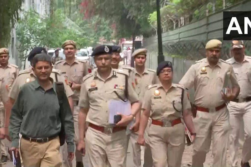 Delhi Police team outside residence of Rahul Gandhi Sunday | ANI