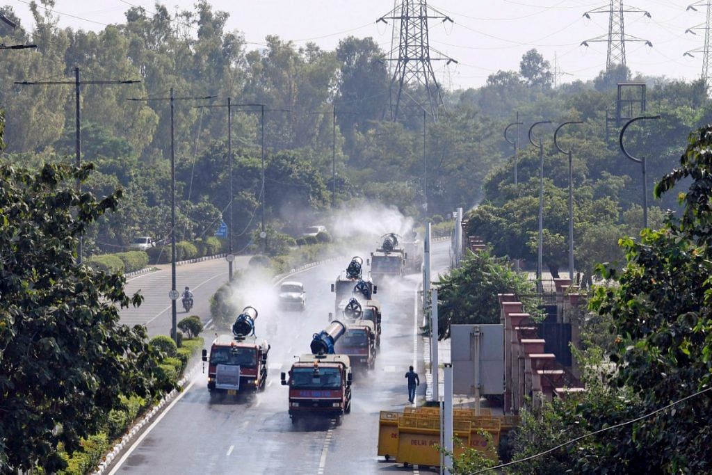 Mobile anti-smog guns spraying water on roads of Delhi to control air pollution | Representational image | ANI file photo