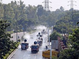 Mobile anti-smog guns spraying water on roads of Delhi to control air pollution | Representational image | ANI file photo