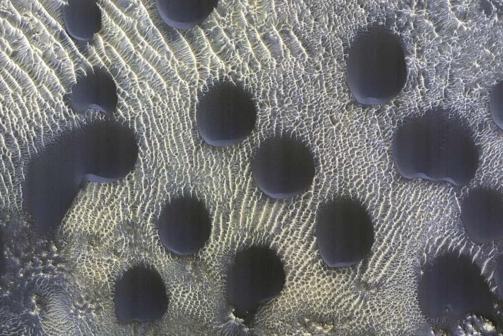 Image of sand dunes on Mars | Credit: NASA/JPL-Caltech/University of Arizona