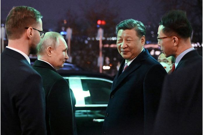 Russian President Vladimir Putin and Chinese President Xi Jinping leave after a reception in honor of the Chinese leader's visit to Moscow, at the Kremlin in Moscow, Russia 21 March, 2023 | Reuters
