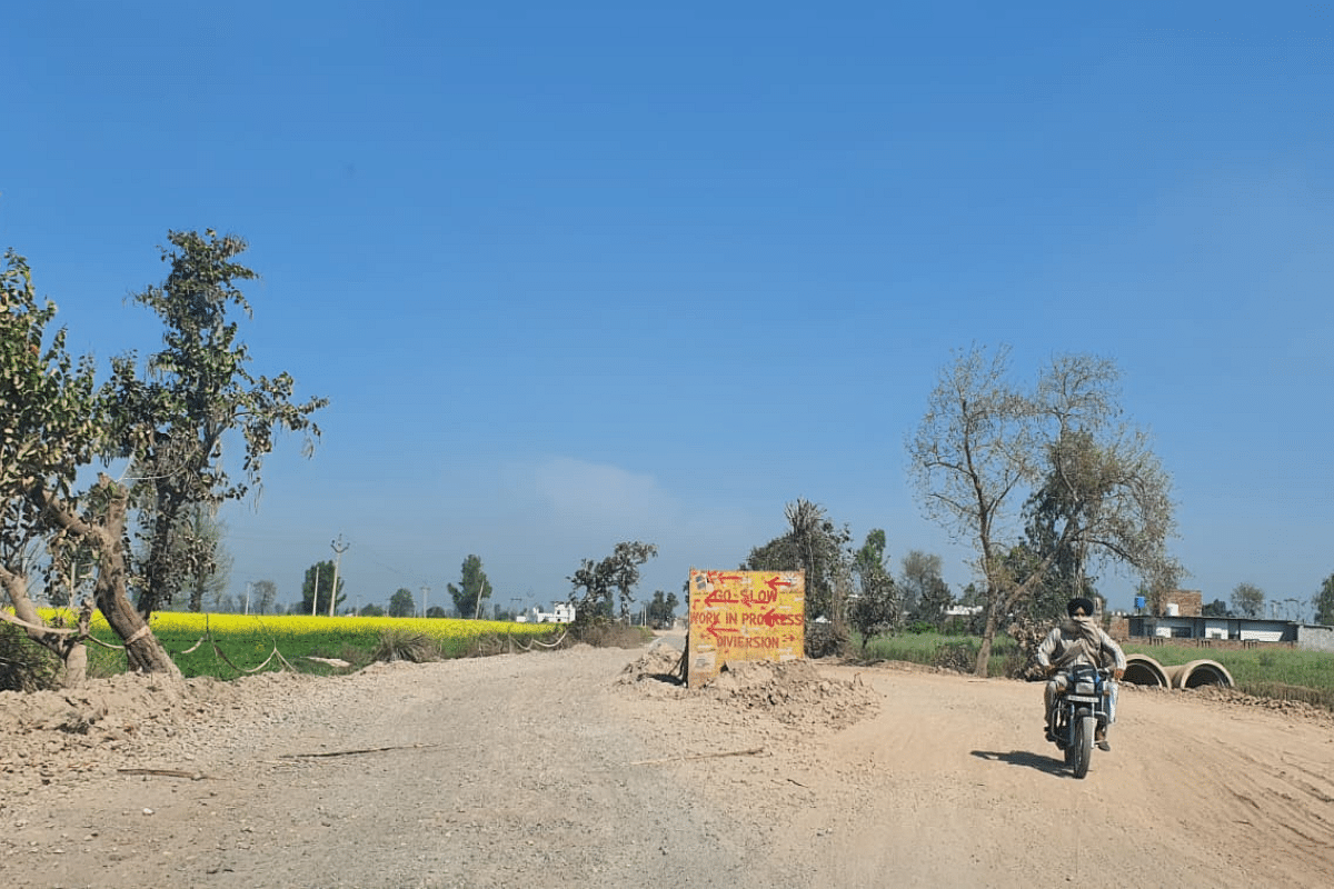 An unpaved stretch of Dera Baba Nanak Road in Amritsar | ThePrint | Chitleen K Sethi