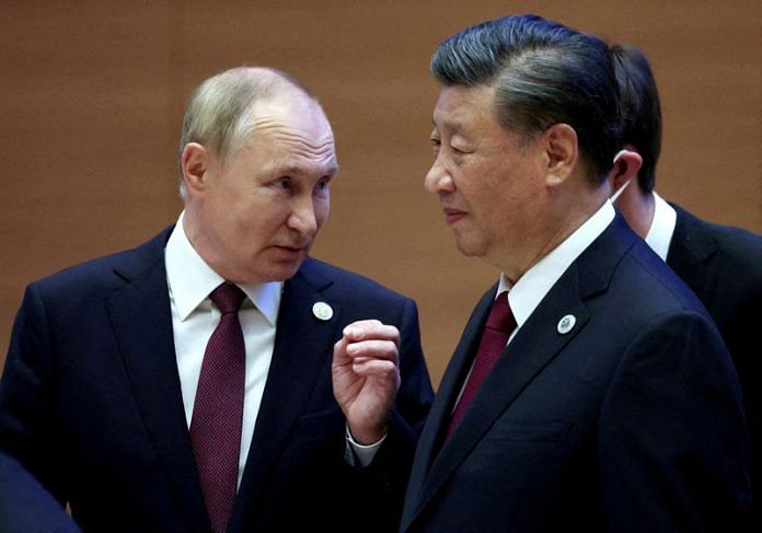 Russian President Vladimir Putin speaks with Chinese President Xi Jinping before an extended-format meeting of heads of the Shanghai Cooperation Organization summit (SCO) member states in Samarkand, Uzbekistan, September 2022. Sputnik/Sergey Bobylev/Pool via Reuters