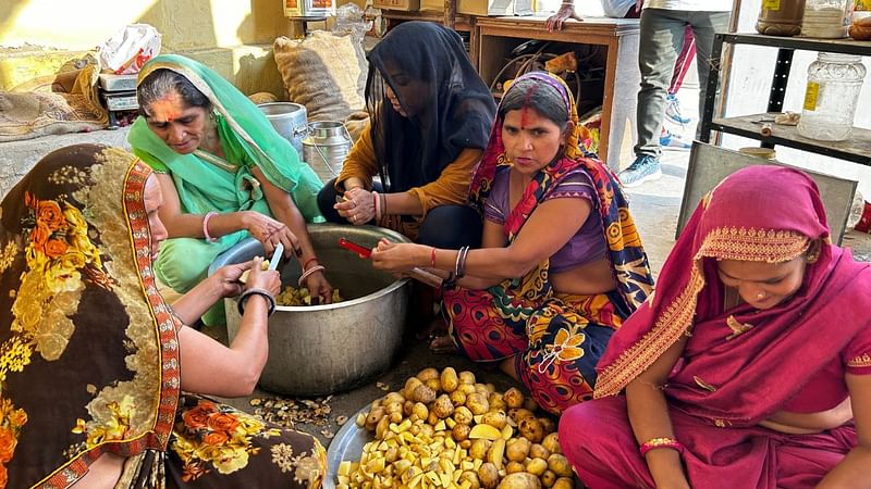 The women cook meals for hundreds of people a day | Jyoti Yadav | ThePrint