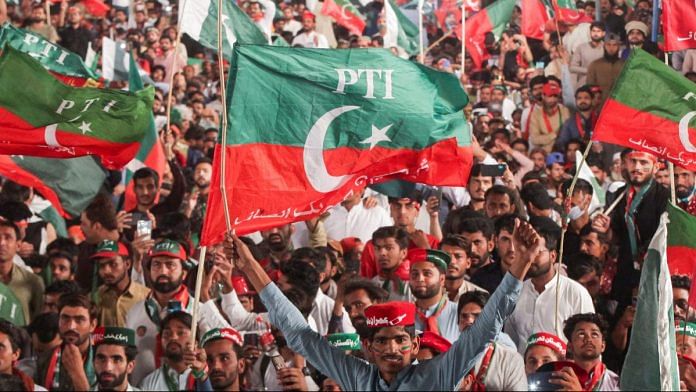 Pakistan Tehreek-e-Insaf workers in a protest | Reuters