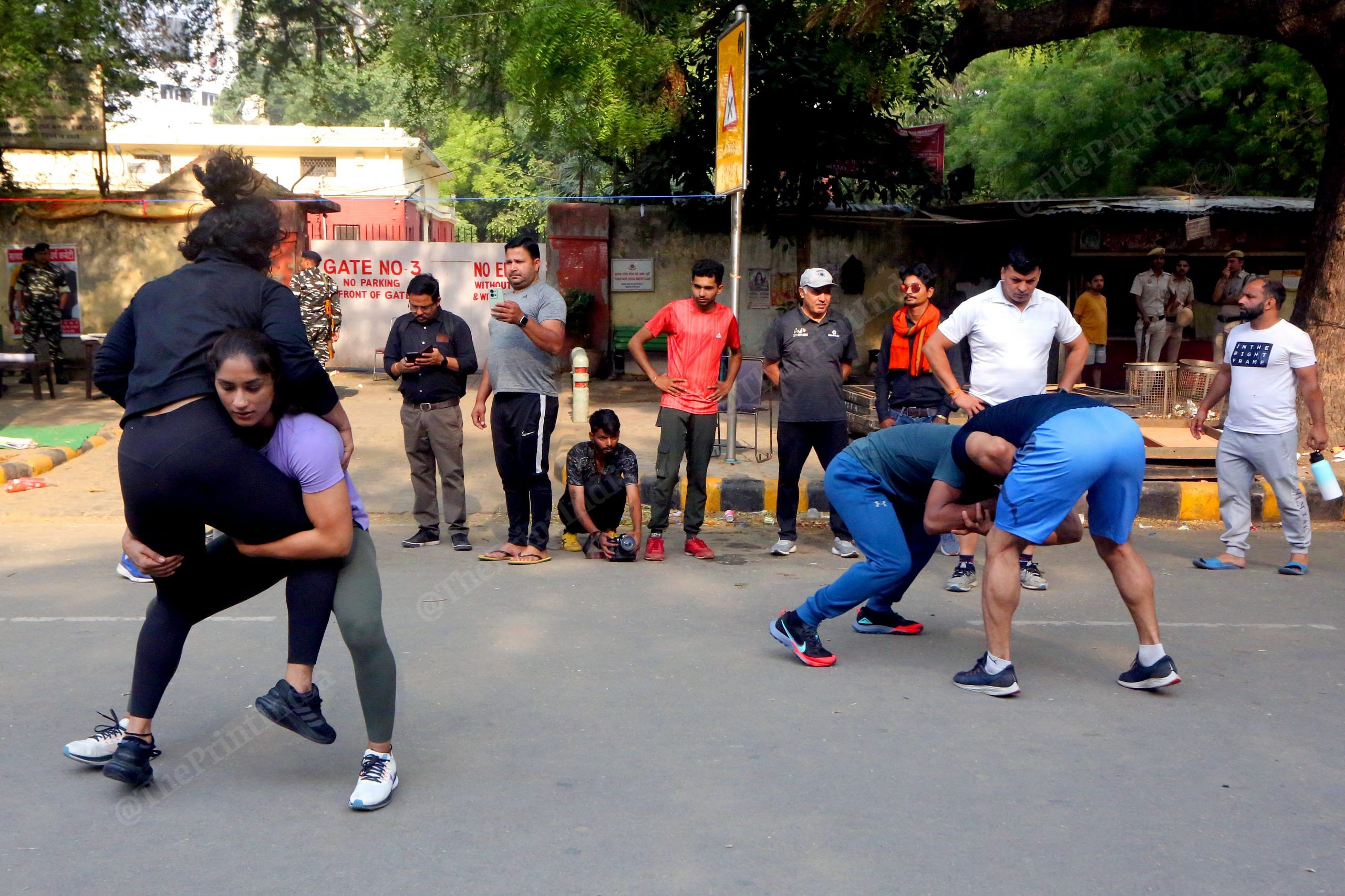 Wrestlers training at Jantar Mantar | Praveen Jain | ThePrint