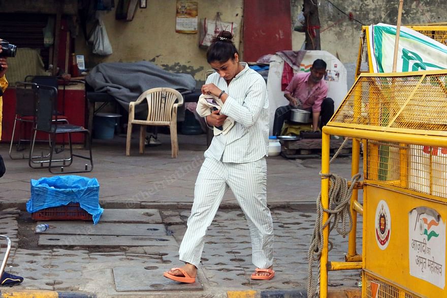 Wrestlers making their way to JD(U) office at Jantar Mantar | Praveen Jain | ThePrint