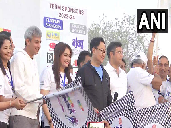 Kiren Rijiju flags off 'IIFL Jito Ahimsa Run' for cause of peace and non-violence