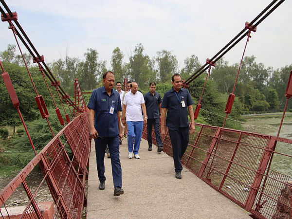 LG visits Sanjay Lake in East Delhi, directs officials to complete dredging, de-silting work by June 30