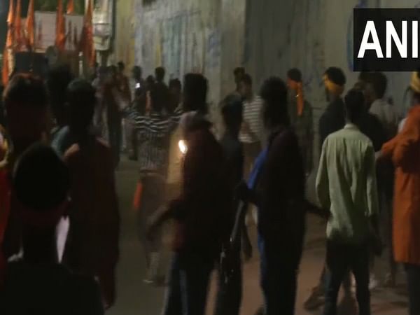 Fresh stone pelting in West Bengal's Hooghly; local, mail express train services suspended