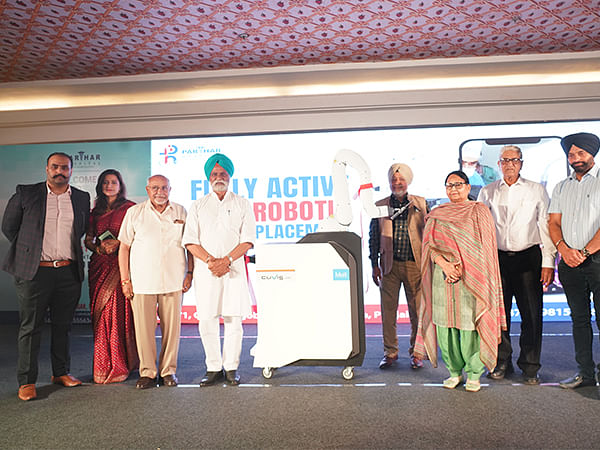 Dr Rohan Singh Parhar, Parhar Hospital, Phagwara got Punjab's 1st Fully Automatic Robotic Surgery Centre