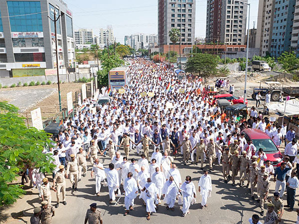 Acharya Mahashraman's auspicious arrival at Surat's Vesu with a phenomenal 