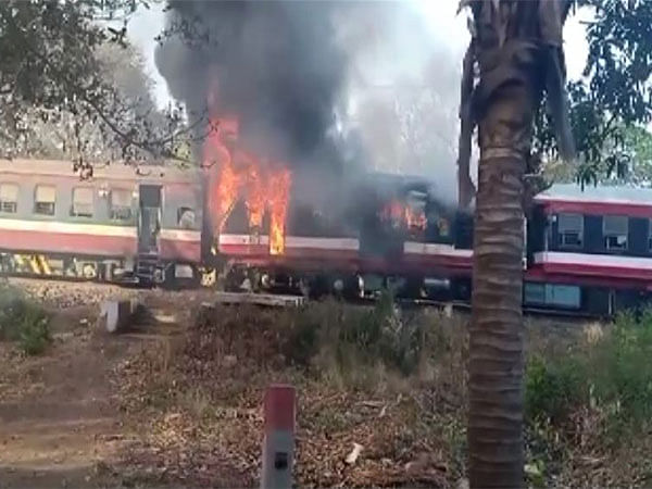 Fire breaks out in train at MP's Pritam Nagar station, no casualties reported