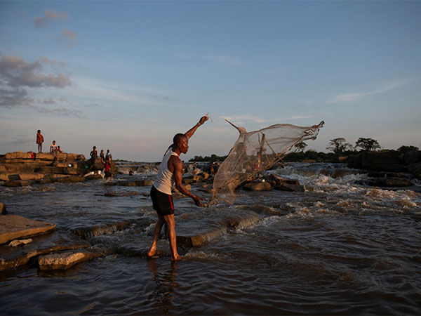 China bans fishing in East Sea, Vietnam Fisheries Society opposes 