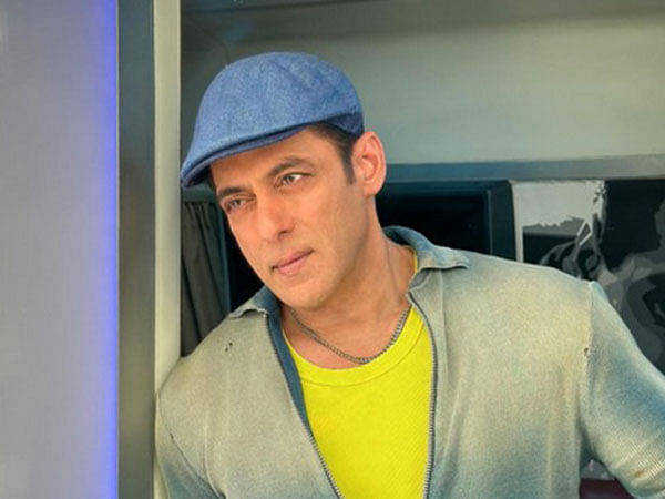 Filmfare Awards : Salman Khan shares uber-cool picture, fans wait for his red carpet look