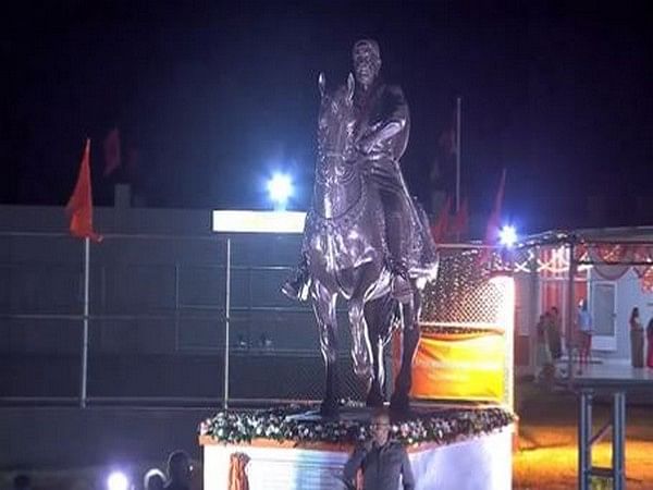 Fadnavis unveils statue of Chhatrapati Shivaji Maharaj in Mauritius