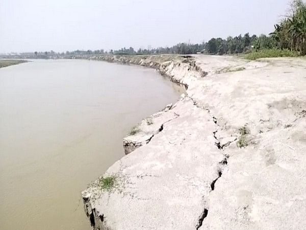 Assam: Morigaon villagers face erosion threat from Brahmaputra, urge govt to complete embankment work 