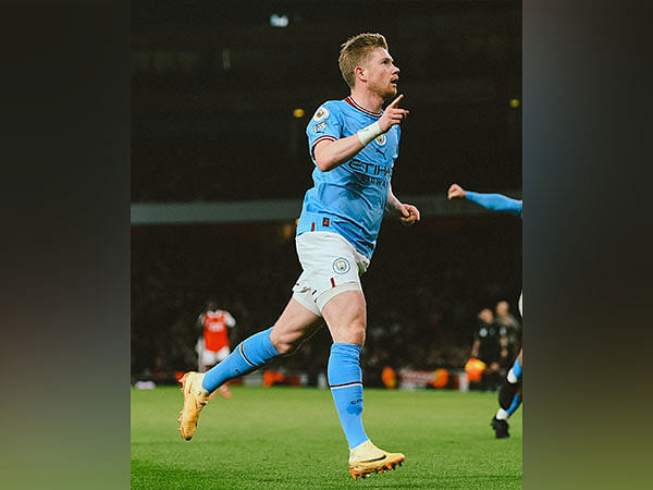 Manchester City's Kevin De Bruyne Is World's Best Midfielder, Says ...