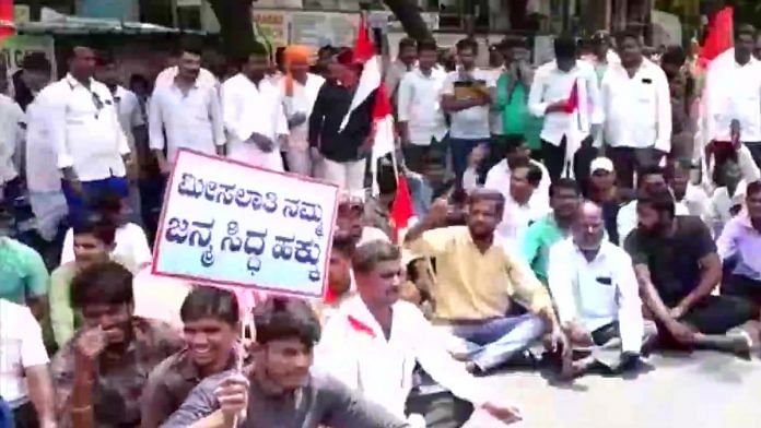 Members of Lambani (Banjara) community protesting in Kalaburagi against Karnataka govt over internal reservation for SCs on 31 March 2023 | ANI