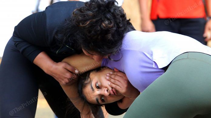 Wrestlers Sakshi Malik and Vinesh Phogat training at Jantar Mantar | Praveen Jain | ThePrint