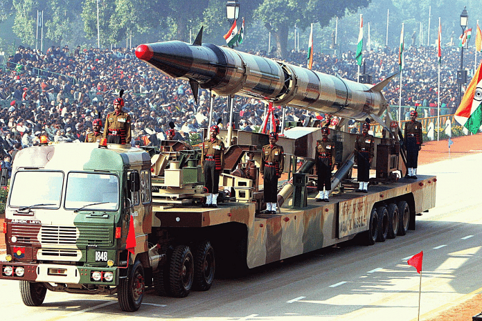 An Indian Agni-II intermediate range ballistic missile on a road-mobile launcher, displayed at the Republic Day Parade on New Delhi's Rajpath | Wikimedia