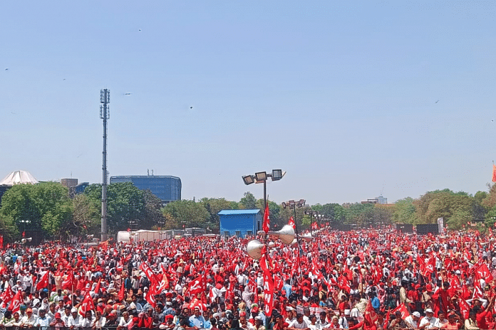 Thousands of farmers and workers descended on the Ramlila Maidan to participate in the Mazdoor Kisan Sangharsh rally on Wednesday | Debdutta Chakraborty | ThePrint