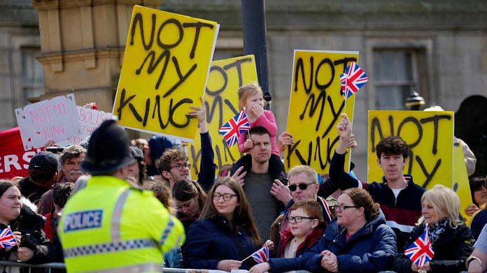 Protesters wait for the arrival of King Charles III and Camilla, the Queen Consort to visit Liverpool Central Library on 26 April 2023 | Photo via REUTERS