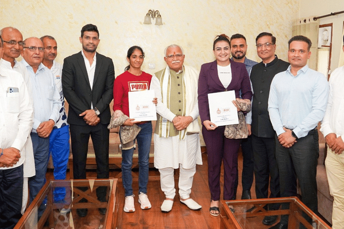 Haryana Chief Minister Manohar Lal Khattar with Women's World Boxing Championship gold medal winners Nitu Ghanghas and Saweety Boora in Chandigarh on Friday | Twitter | @mlkhattar
