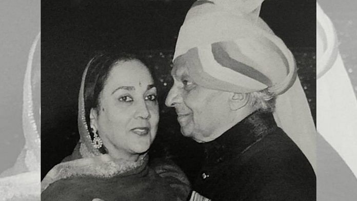 Sawai Bhawani Singh of Jaipur with his wife Princess Padmini Devi | Wikimedia commons