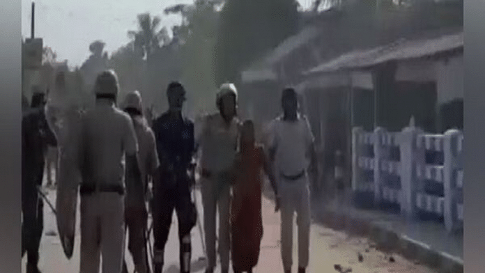 Clashes erupt in North Dinajpur | ANI