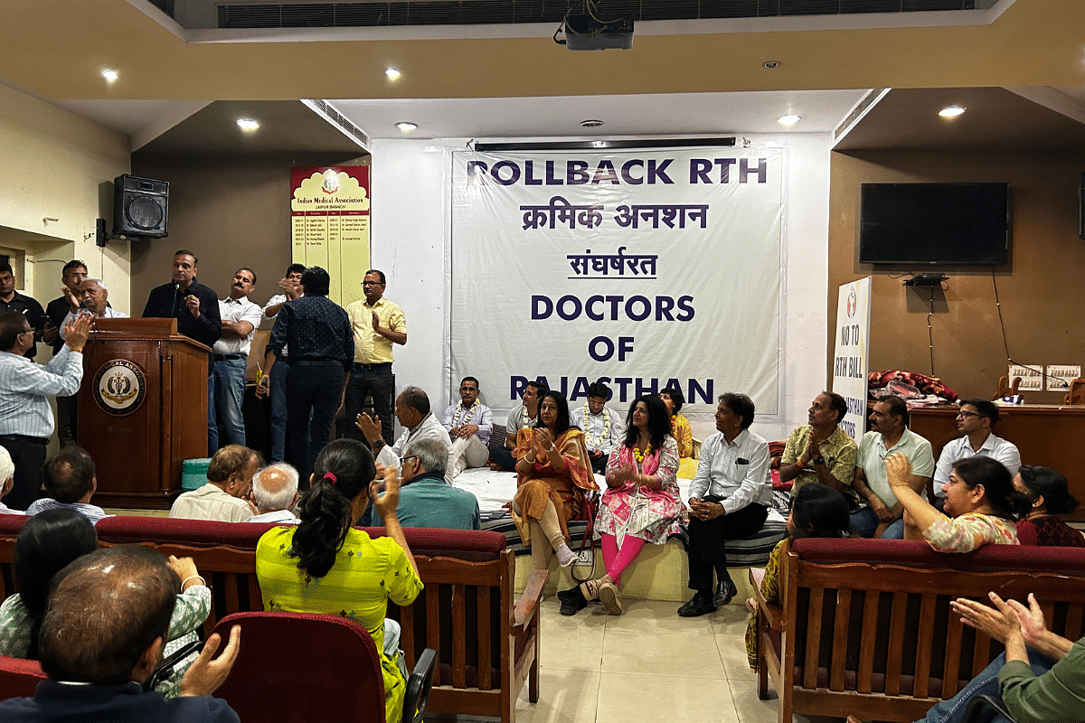 Doctors arrive in Jaipur to show solidarity with their colleagues who are demanding rollback of Right to Health Bill | Jyoti Yadav | ThePrint