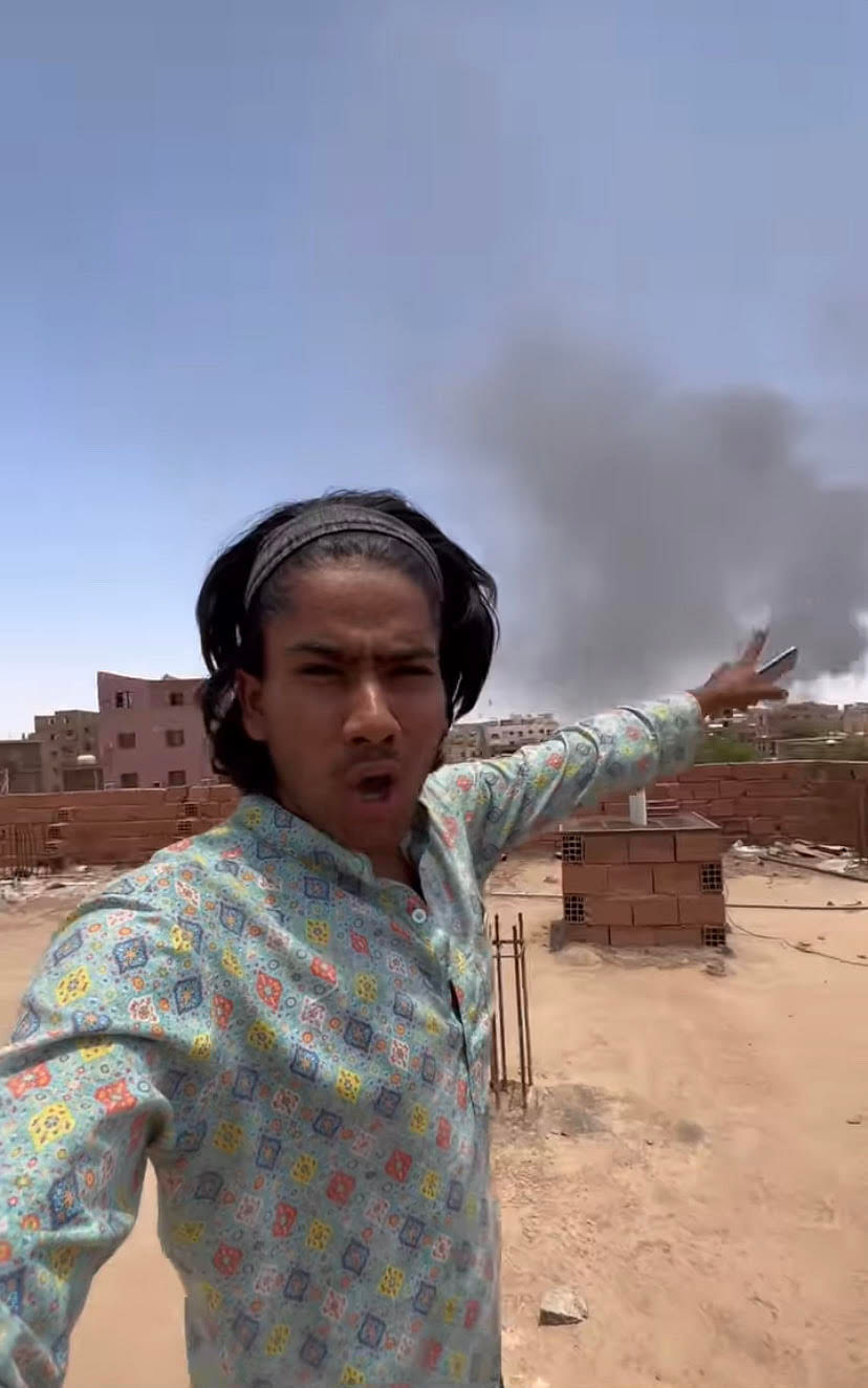 Vlogger Maheem S in Khartoum | Credit: Instagram/@hitchhikingnomaad