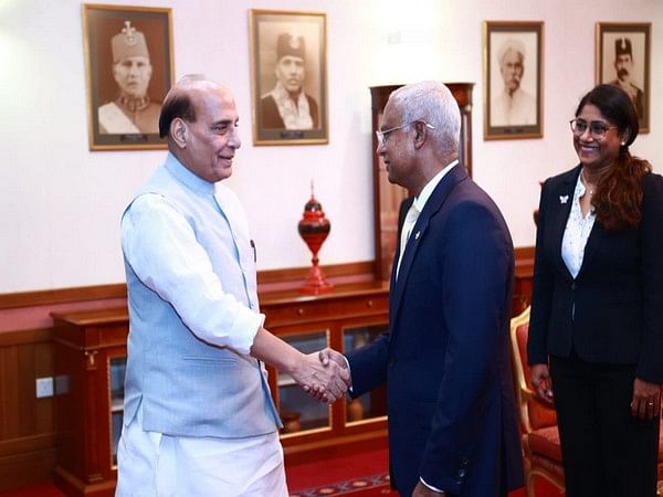 Rajnath Singh, Maldives President discuss issues to further strengthen ties