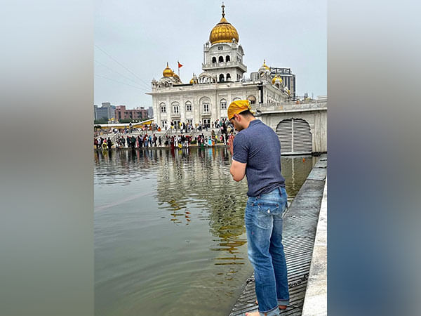 Sooraj Pancholi seeks blessings at Gurudwara Bangla Sahib