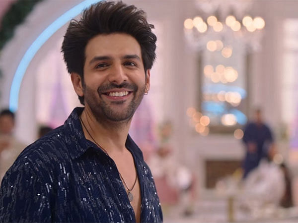  Kartik Aaryan expresses his love for 'Shehzada' 