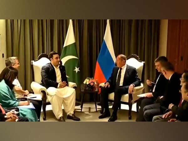SCO meet: Pak FM Zardari, Russian counterpart Lacrov discuss matters of 'mutual interest'