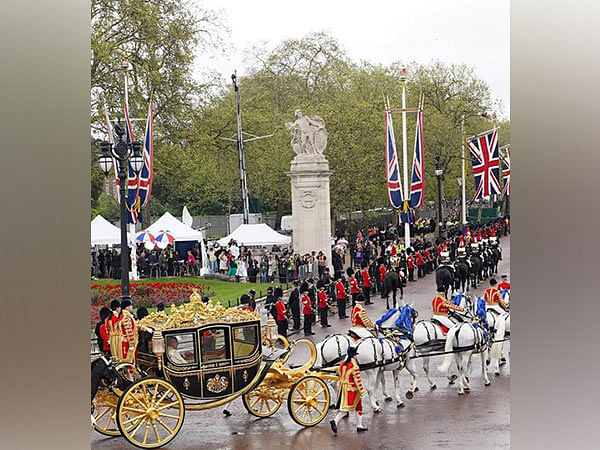 King Charles III's coronation: Monarchs ride royal carriages