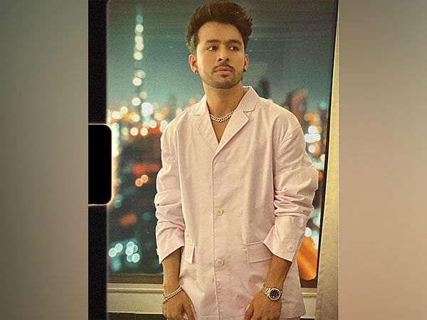 Tony Kakkar unveils new song 'Senorita' first look poster