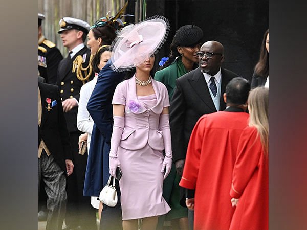 Katy Perry searching for her seat at King Charles III's coronation, Twitter amused